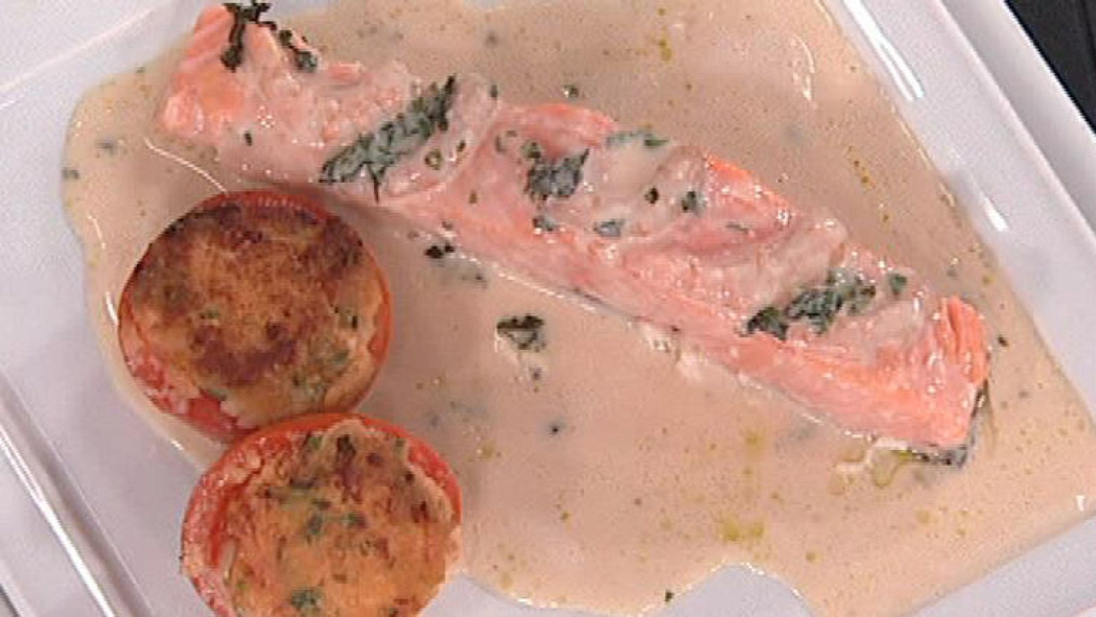 Salmón a la crema de ajo con tomates rellenos (14/03/2012)