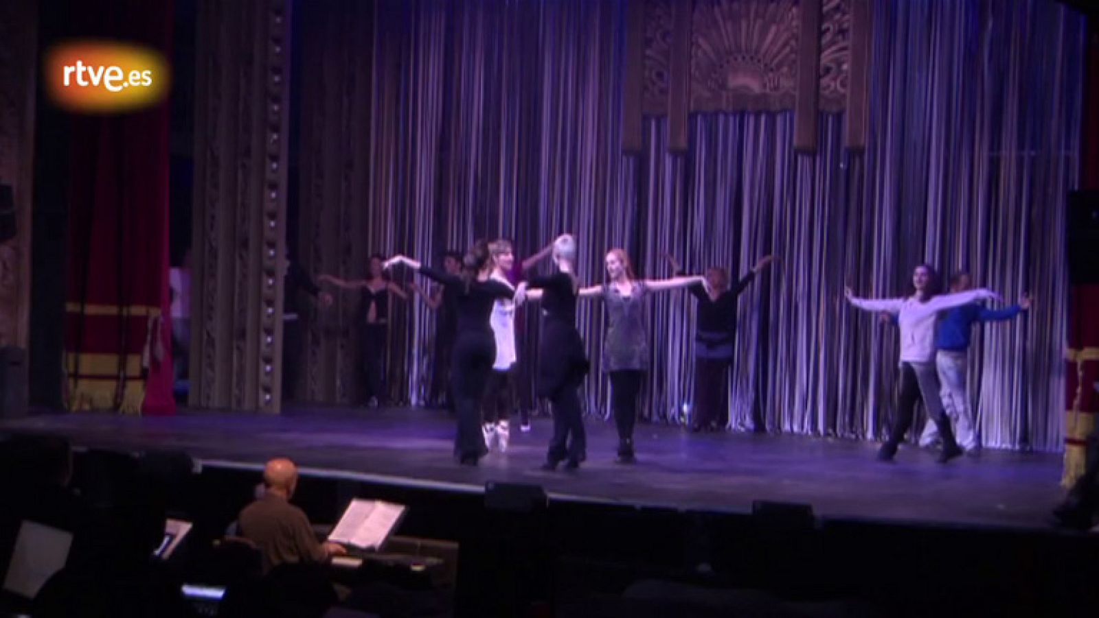 Los bailarines ensayan "Love Land" - Crónicas | Ver