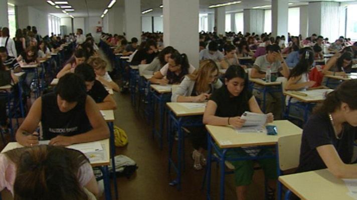 Telediario 1 - La UNED retira un texto conflictivo