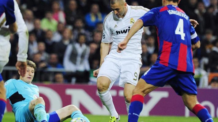 Champions League - Benzema marca nada más salir (3-0)