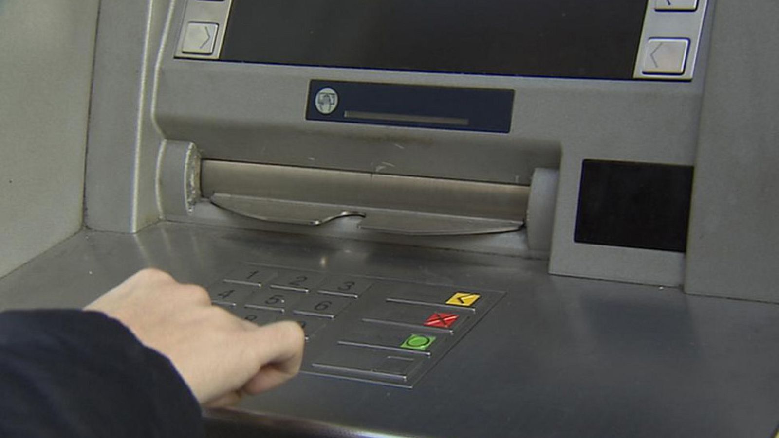 Las asociaciones de consumidores protestan contra las actitudes impunes de la banca