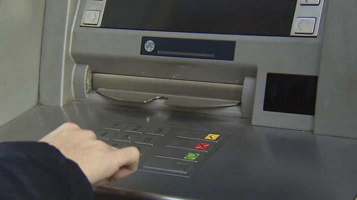 Telediario 1 - Protestas contra los bancos