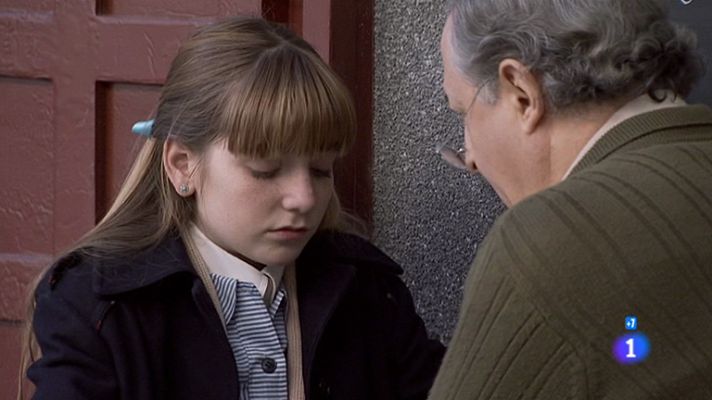 Amar en tiempos revueltos - Leonor, interés por el pasado