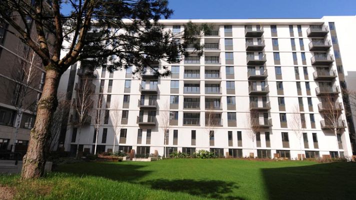 Telediario 1 - De visita en la Villa Olímpica