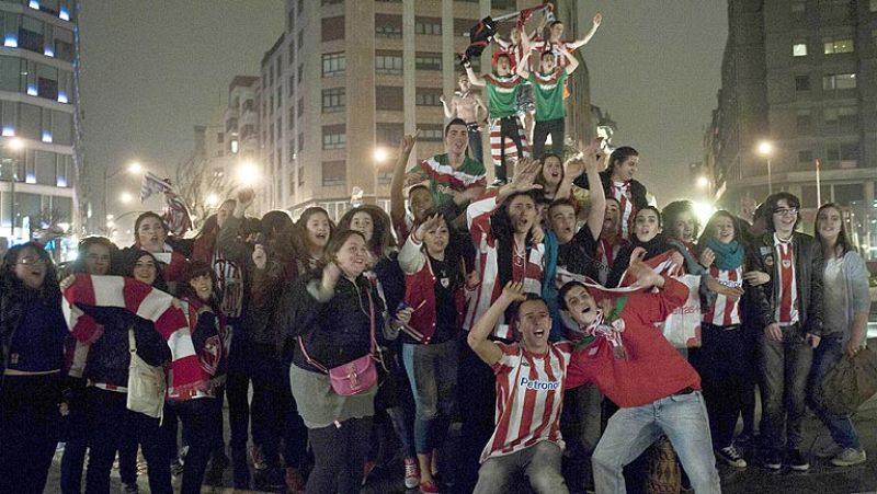 La afición del Athletic lo celebra por todo lo alto | Ver