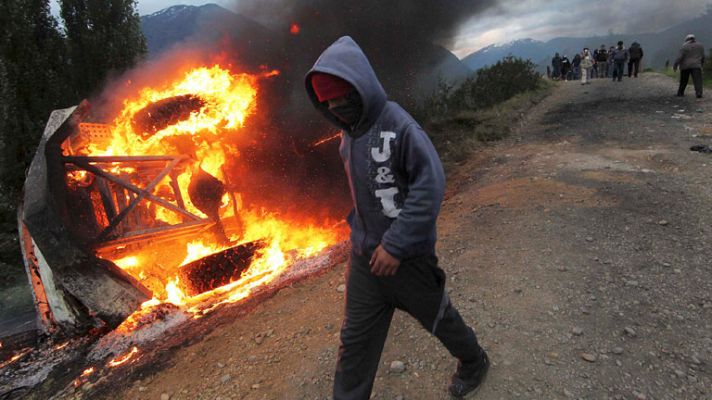 Telediario 1 - El gobierno de Chile recurre a una ley de la dictadura para reprimir una revuelta vecinal
