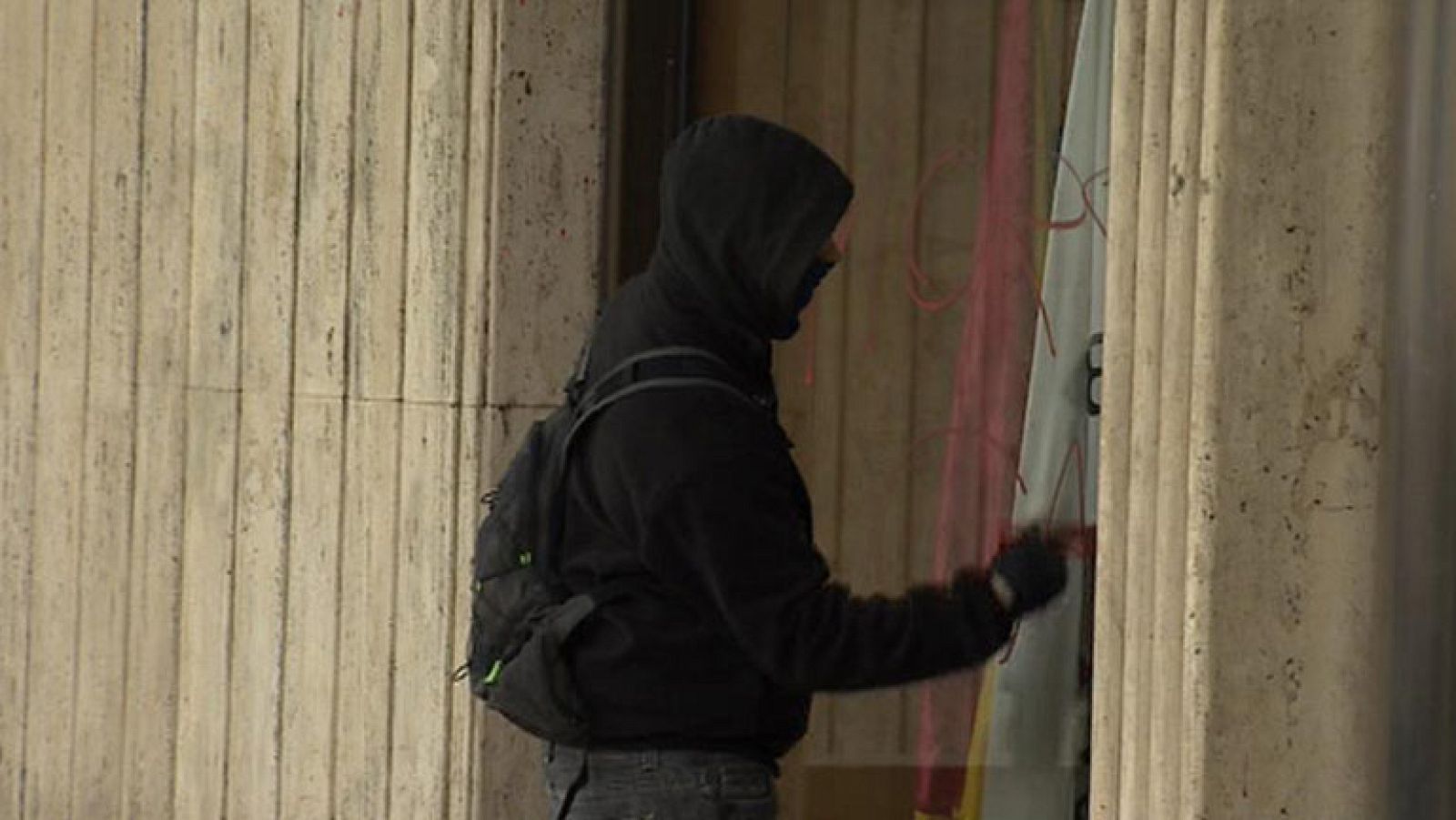 Nueva ley de ordenación del espacio público en Cataluña prohibirá a manifestantes taparse la cara