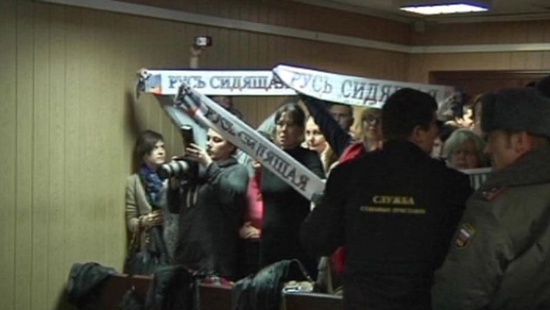 La justicia rusa condena a dos opositores al Kremlin