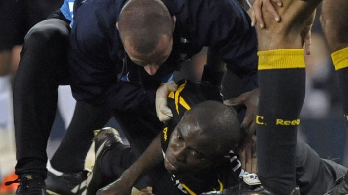 Telediario 1 - Muamba se desploma en el Tottenham-Bolton