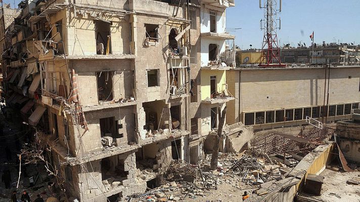 Informativo 24h - Explota un coche bomba en la ciudad siria de Alepo causando muertos y heridos