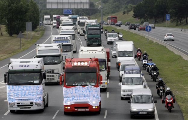  - 200 camiones parados en La Junquera