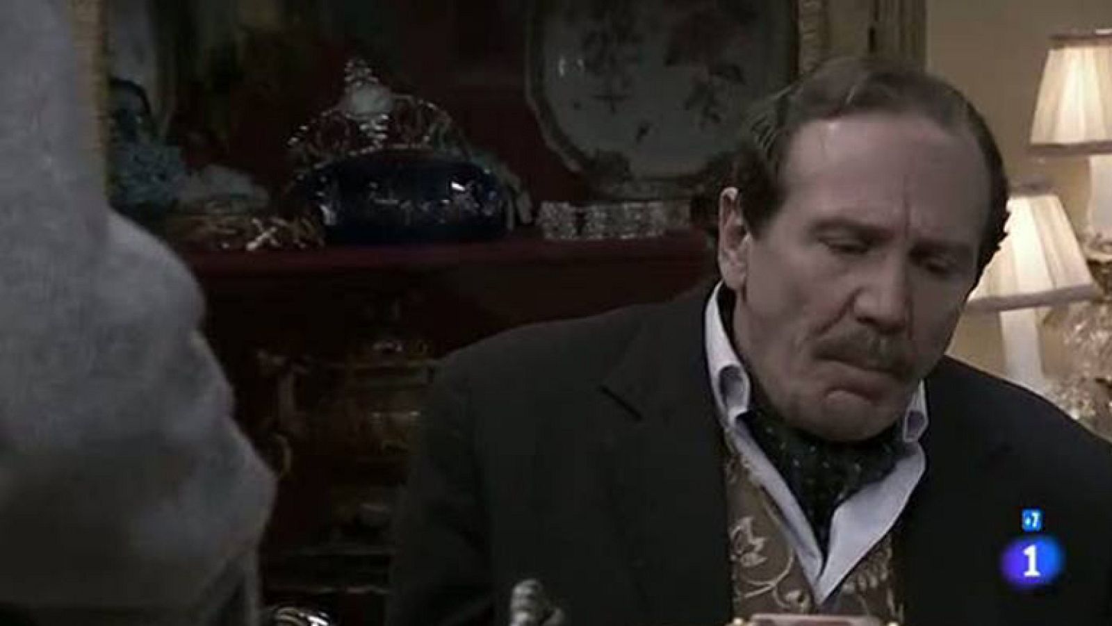 Amar - Viktor acaba con el mayor de sus problemas