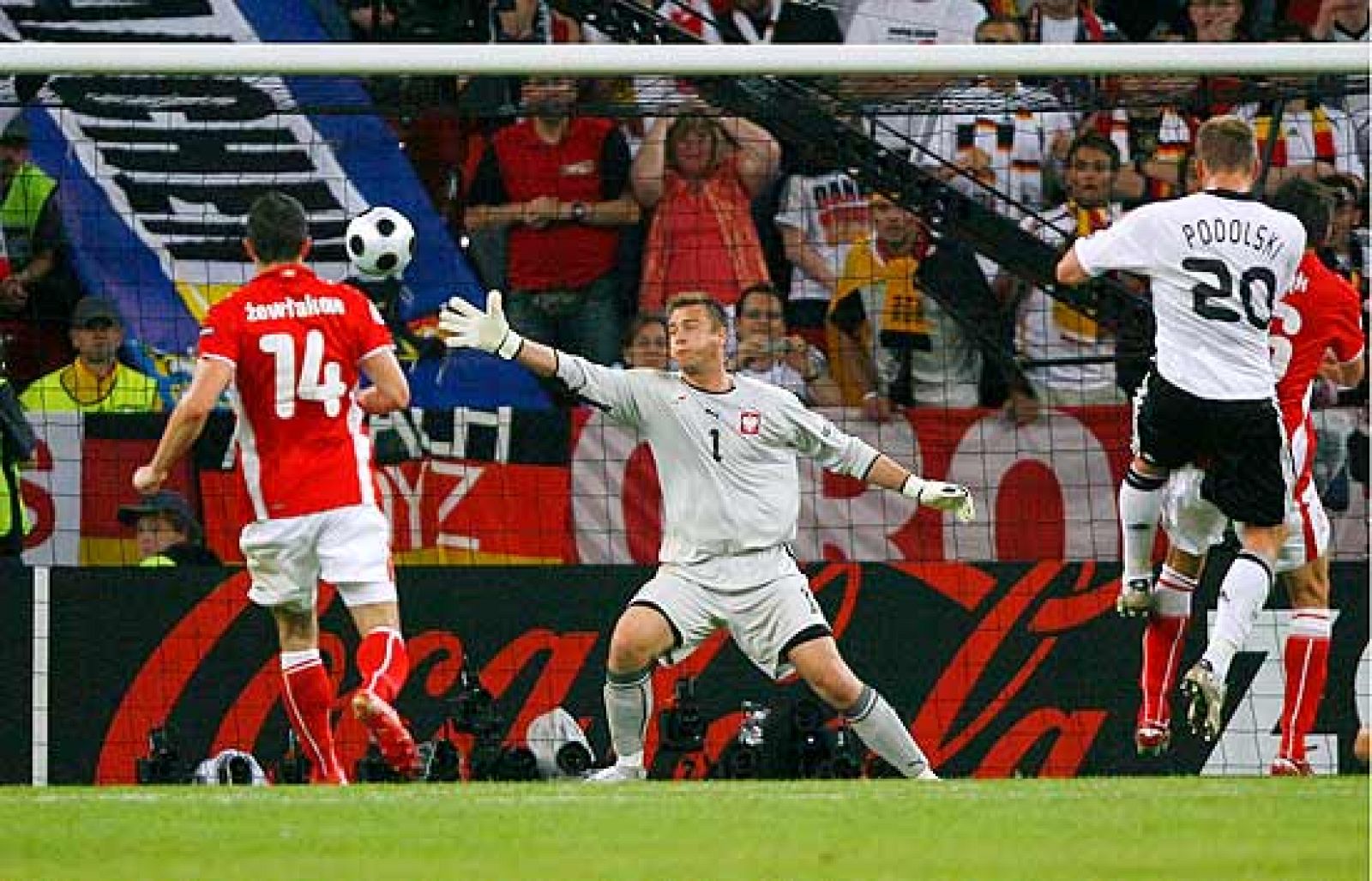 Alemania se impone a Polonia por 2 goles a 0 en el primer partido de la Eurocopa del Grupo B.