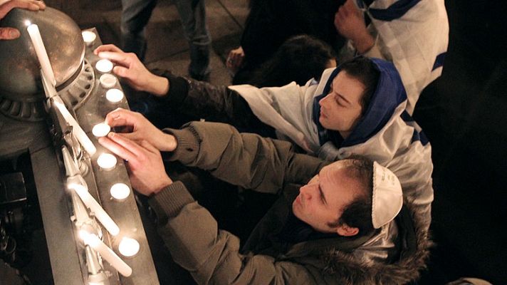 Telediario 1 - Francia llora a las víctimas del ataque contra un colegio judio en Toulouse