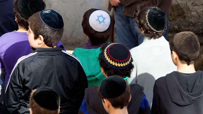 Informativo 24h - Sarkozy guarda un minuto de silencio por las víctimas de la escuela de Toulouse