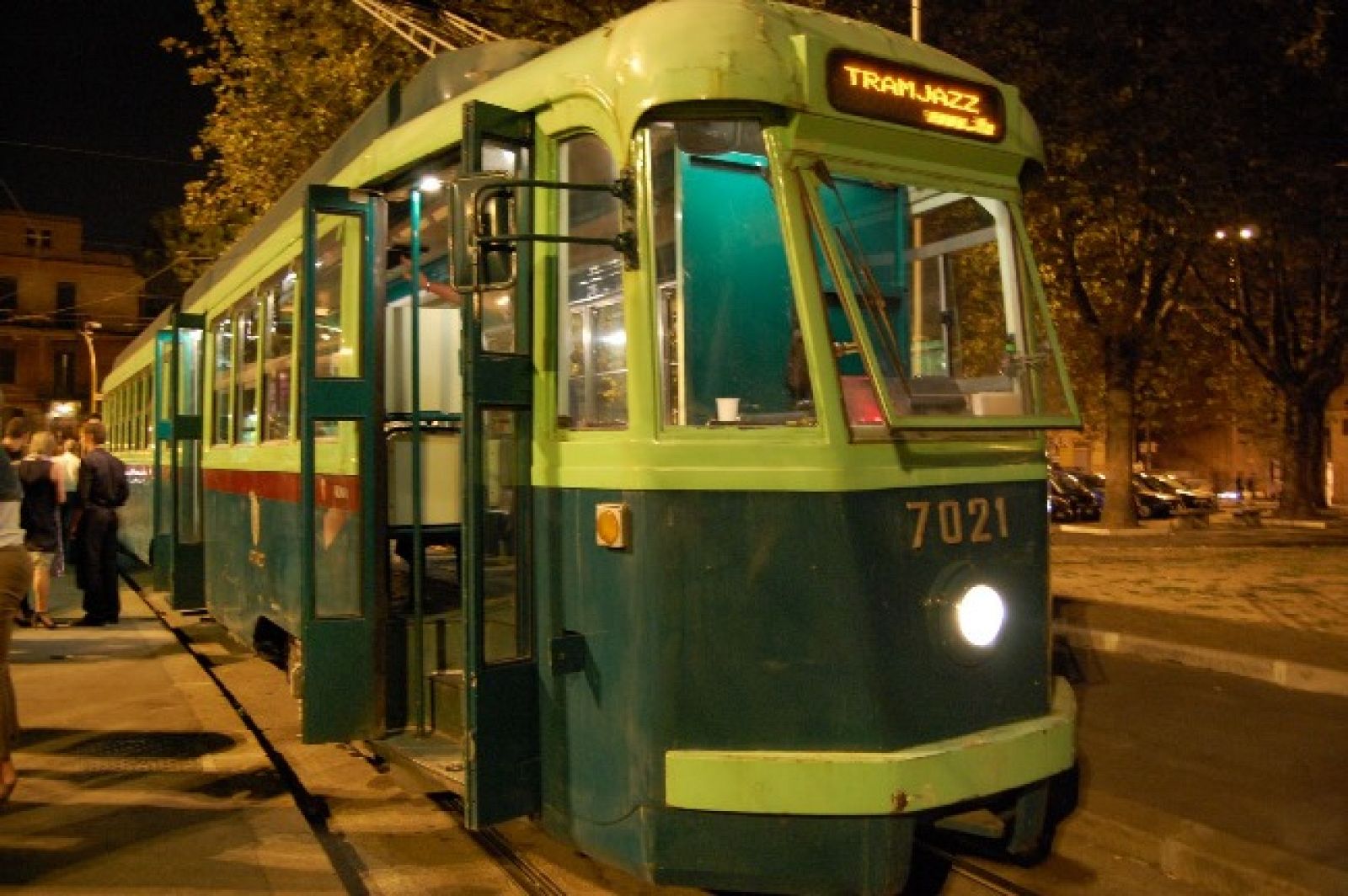 On Off: Una velada en tranvía - On Off | Ver