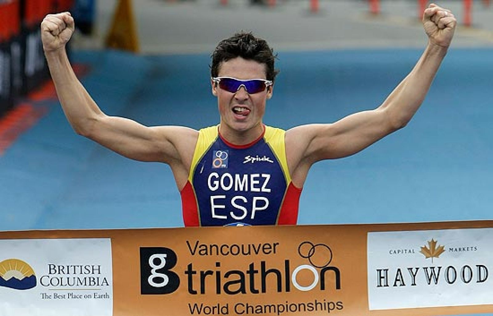 El español Javier Gómez Noya se consagra en Vancouver como el mejor triatleta del mundo.