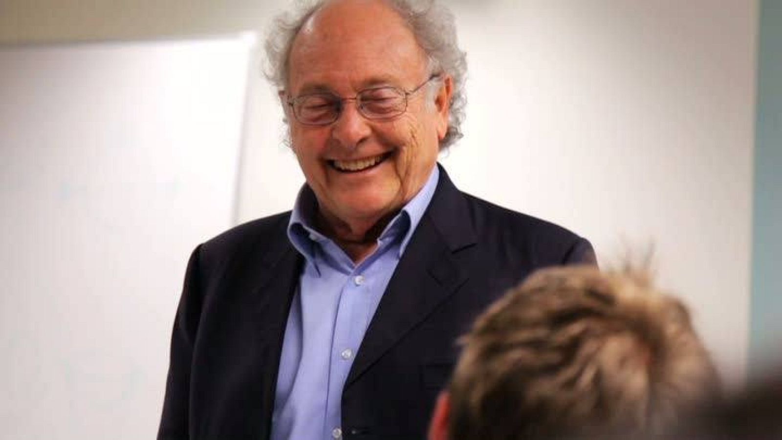 Redes - Pregúntale a Punset - ¿Por qué mi abuelita parece más joven que mi primo Antoni?