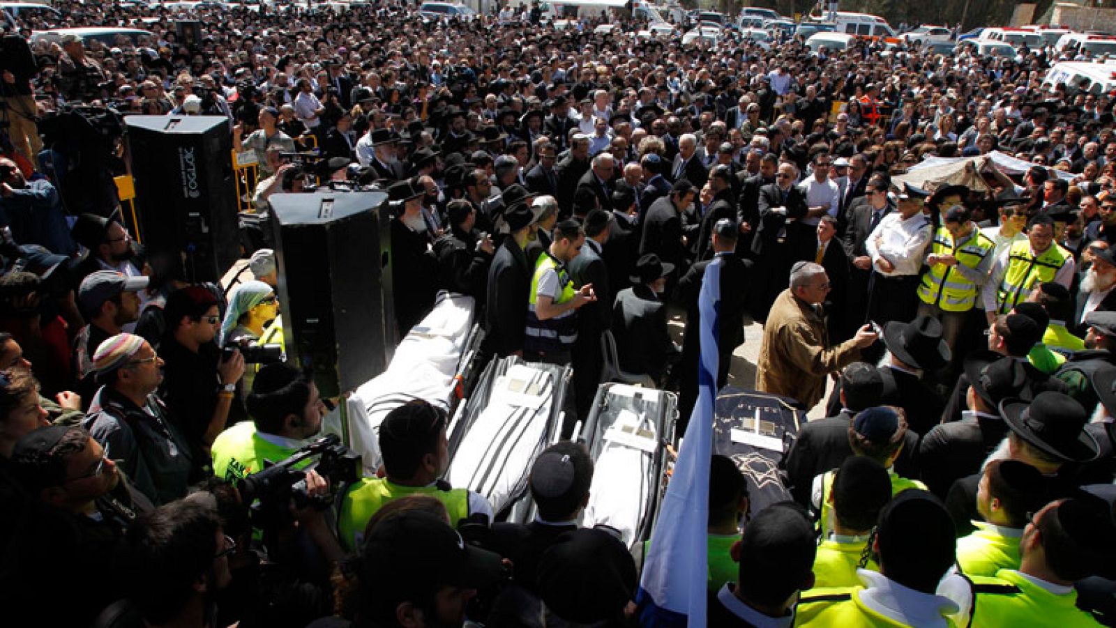 Miles de personas asisten a los funerales por las víctimas del atentado de Toulouse