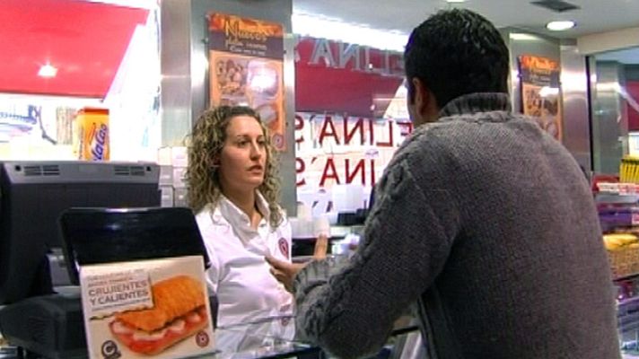 Comando Actualidad - Licenciada en Historia, sirvo cafés