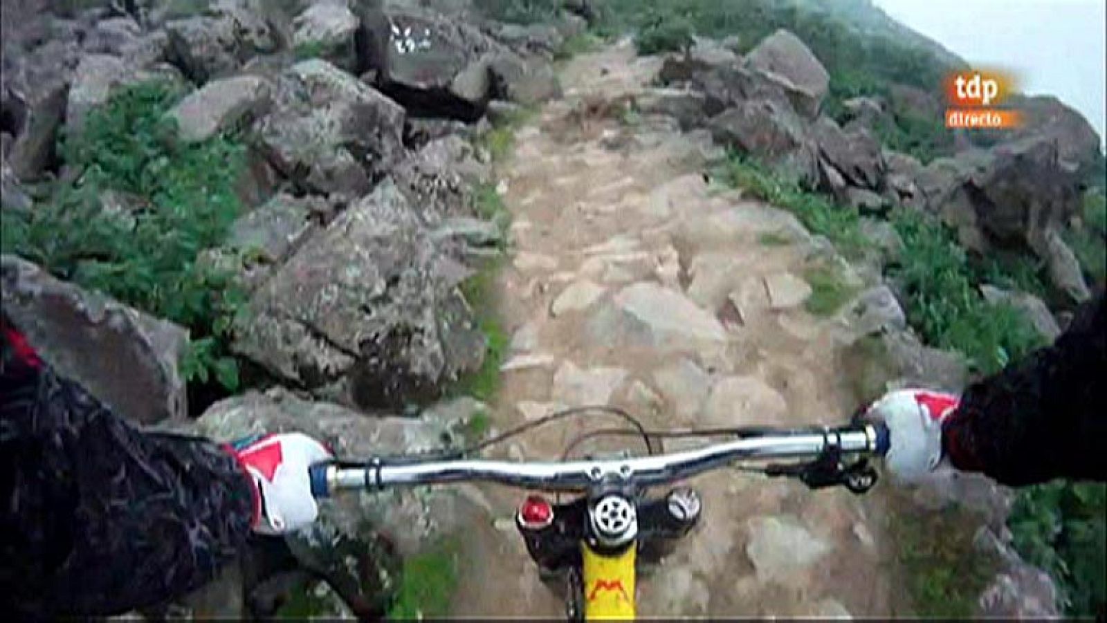 Vertiginoso descenso por los senderos peruanos