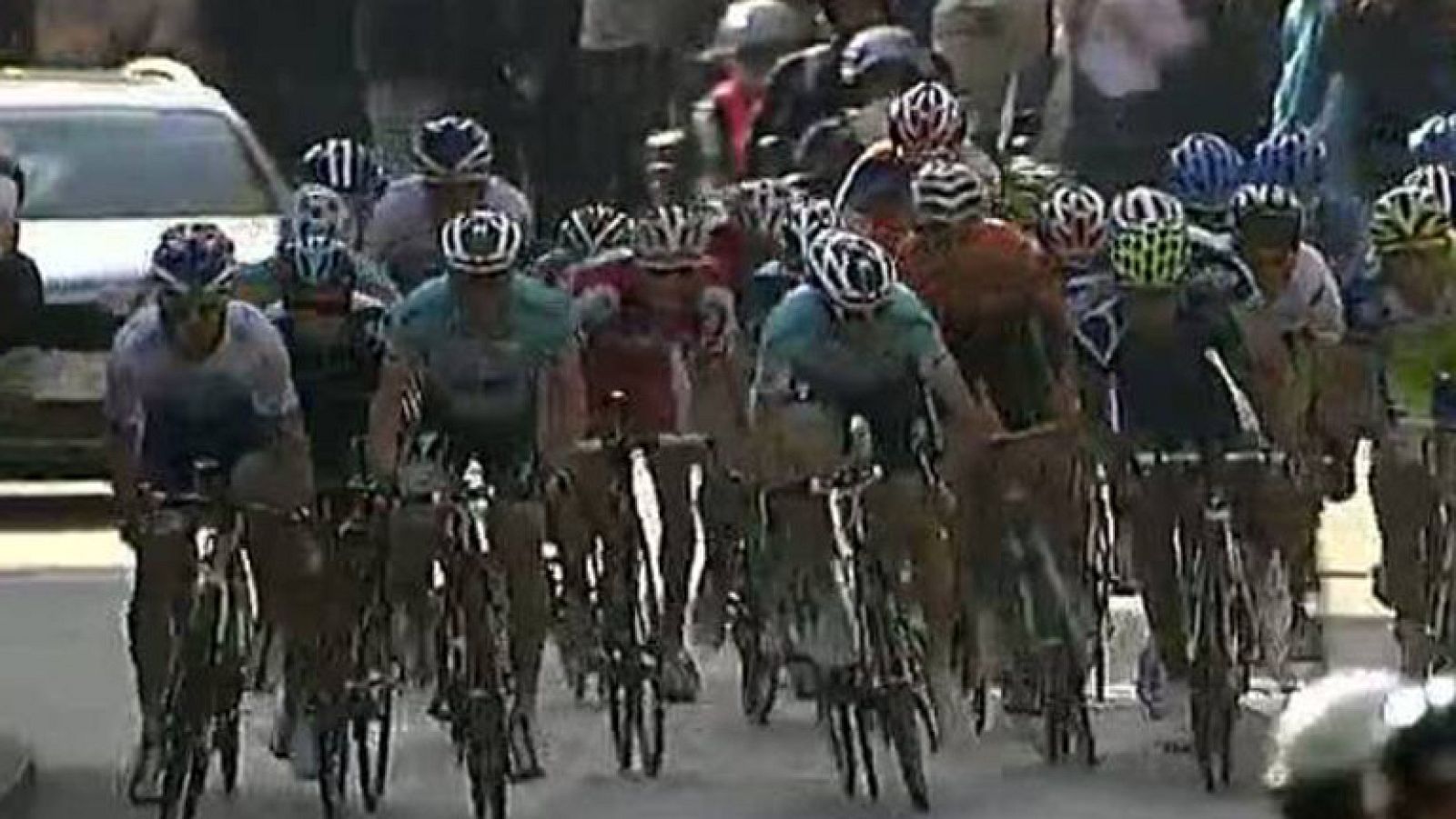 El ciclista francés del Saur-Sojasun Julien Simon ha ganado la quinta etapa de la Volta a Catalunya, que sigue liderando Michael Albasini una jornada más.