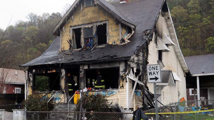 Telediario 1 - Seis niños y dos adultos mueren al incendiarse su vivienda en Virginia Occidental