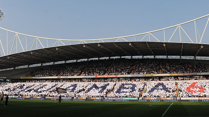 Telediario 1 - Los hinchas del Bolton rinden homenaje a Muamba con un gran mosaico