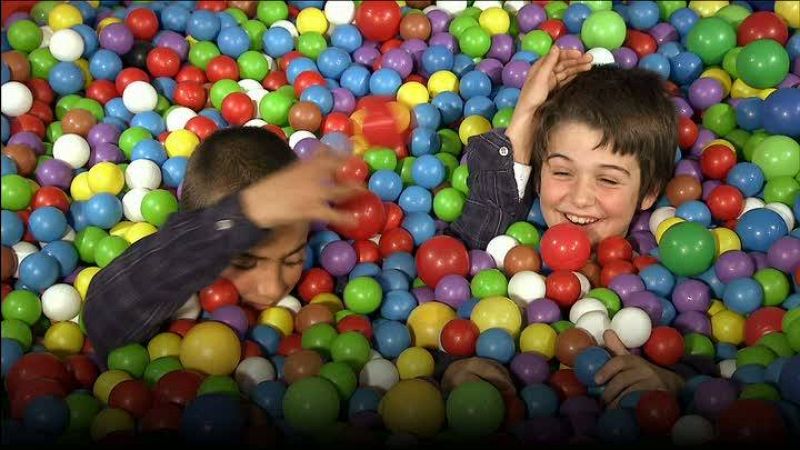 Redes - Pregúntale a Punset,,, ¿Porqué el espacio es infinito?