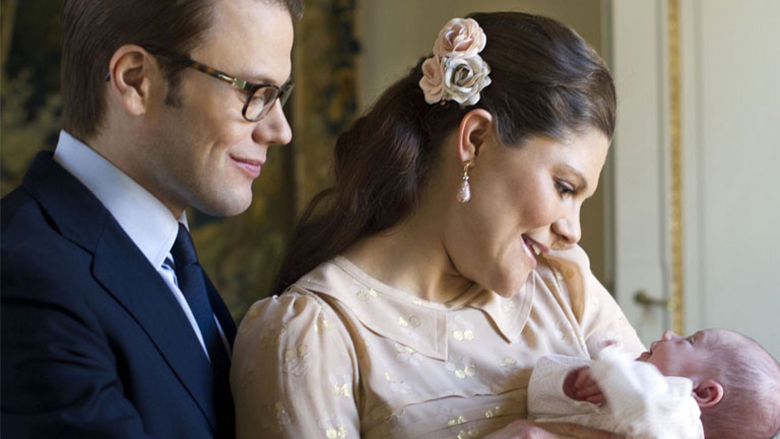 Corazón - Victoria de Suecia presenta a su hija Estelle