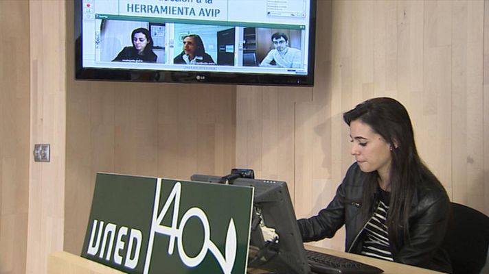 Telediario 1 - Estudiando a distancia