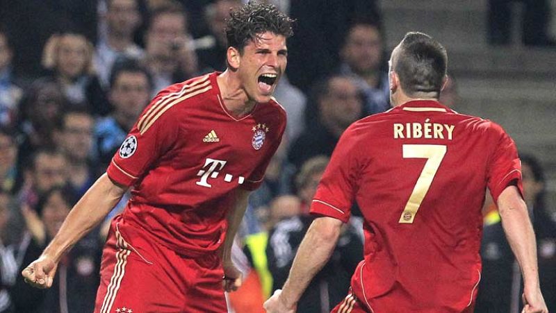 El delantero del Bayern de Munich Mario Gómez ha adelantado a su equippo ante el Olympique de Marsella en el minuto 44 de juego, tras un rápido contraataque no exento de polémica.