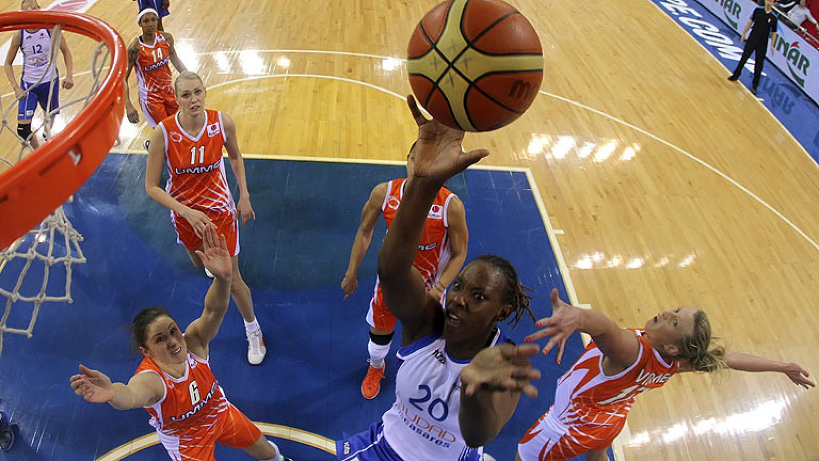 Rivas Ecopolis y Ros Casares se han impuesto en su debut en la Euroliga femenina al imponerse al Galatasaray y Ekaterimburgo.