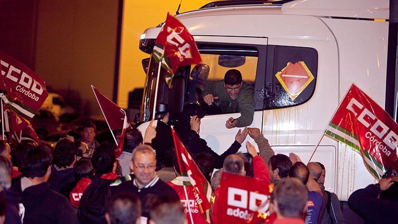 Los piquetes informativos se reparten por empresas de todo el país