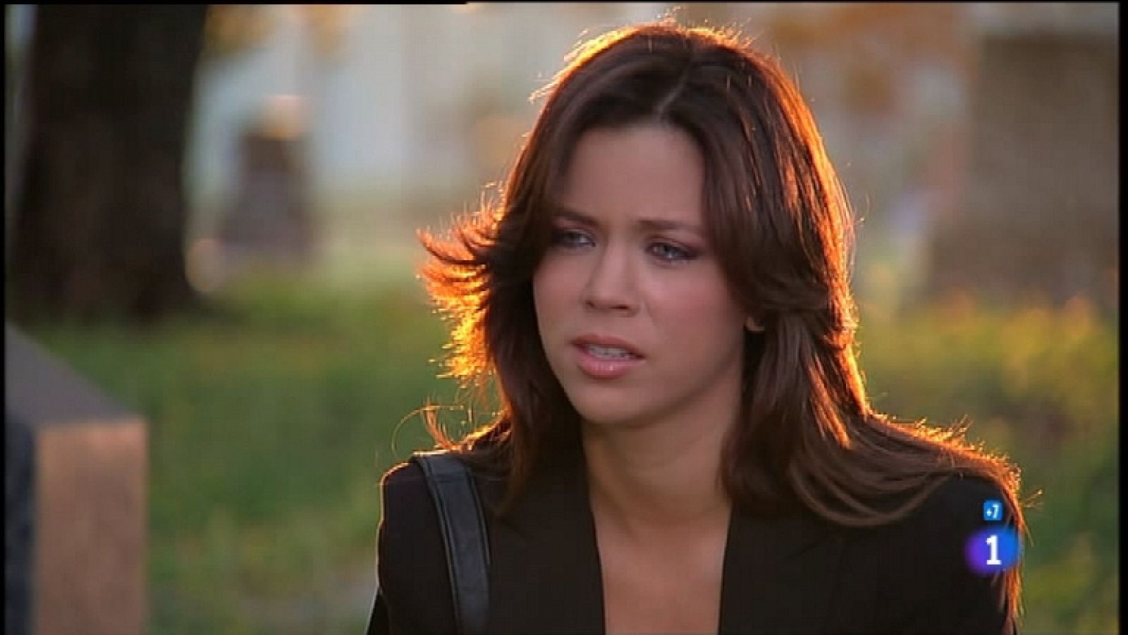 La casa de al lado - Capítulo 99 - Con la ayuda de Carmen, Carola consigue en el hospital la información del hijo de Ignacia - Ver ahora