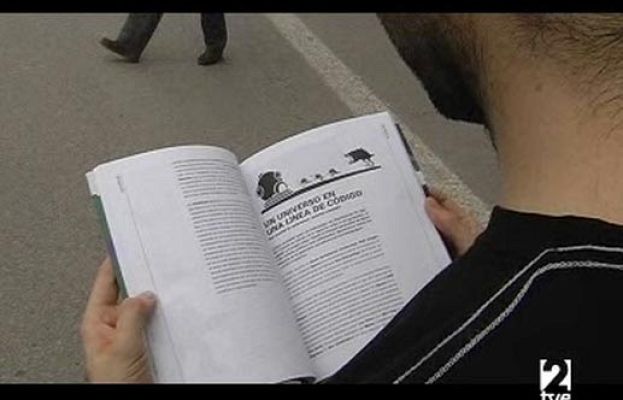 Miradas 2 - Entrevista al escritor John Tones