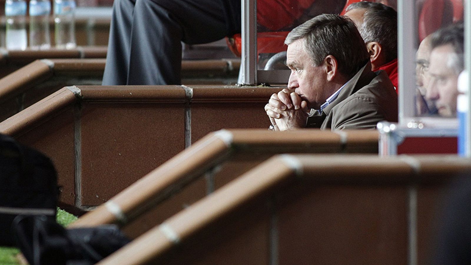 El Sporting, que estrenará una defensa totalmente nueva, recibe mañana a un Zaragoza crecido por los buenos últimos resultados, en un partido dramático entre los dos últimos clasificados de la Liga. El Sporting afrontará el duelo con una cobertura co