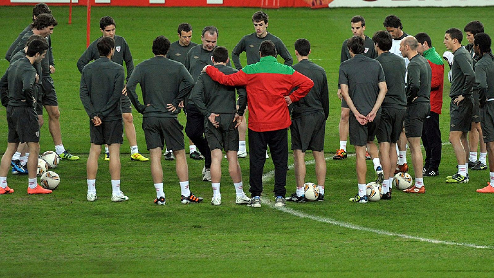 El defensa del Barcelona Adriano Correia ha recibido el alta médica tras el entrenamiento de esta mañana y podría jugar, si el técnico, Pep Guardiola, lo considera oportuno, esta misma noche en el partido liguero ante el Athletic Club que se disputar