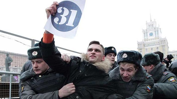 Informativo 24h - La policía cierra la Plaza Roja de Moscú para frustrar una protesta contra Putin