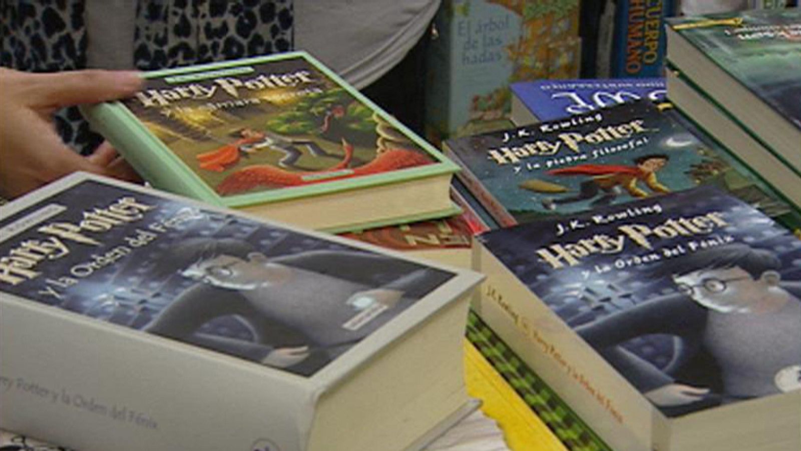 La escritoria de las sagas de Harry Potter, J. K. Rowling anuncia nuevo libro