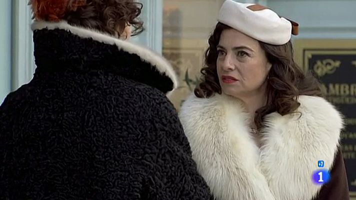 Amar en tiempos revueltos - Rocío y Angélica, sacan las uñas