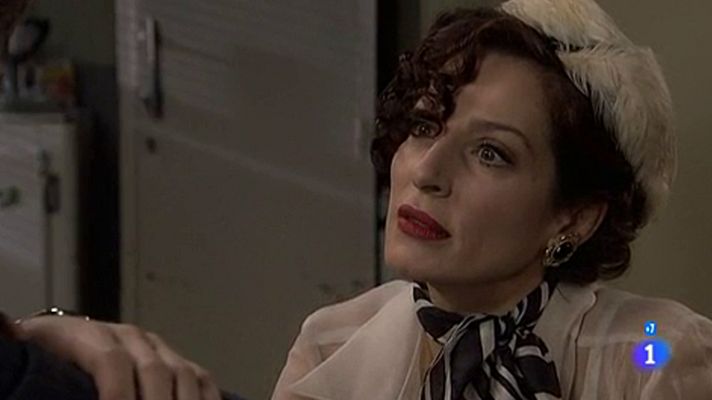 Amar en tiempos revueltos - Angélica revela a Héctor su condena