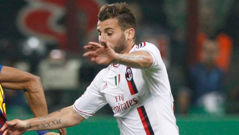 El jugador del Milan Antonio Nocerino ha marcado el gol del empate para el Milan (1-1), en el minuto 32 de juego.