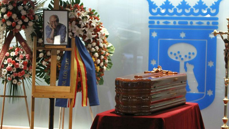 Se ha vuelto a abrir la capilla ardiente de Antonio Mingote