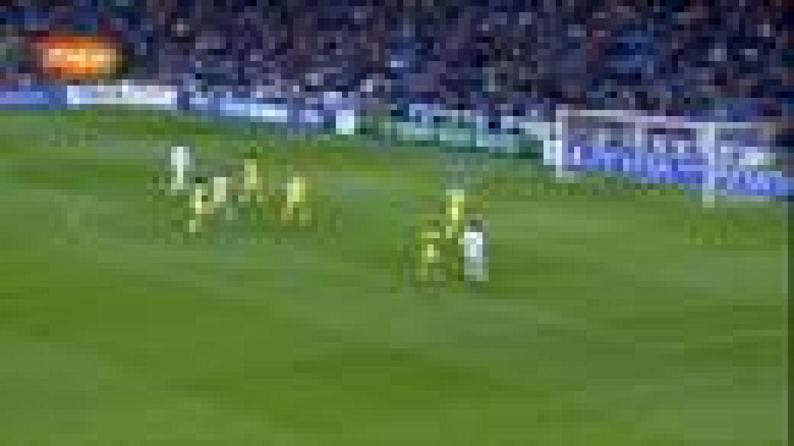 El argentino Ángel Di María ha marcado el quinto gol del partido al efectuar una preciosa vaselina sobre Urko Pardo que ha puesto la guinda a la goleada madridista en el Bernabéu.