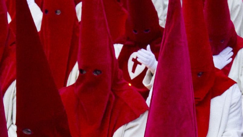 Las procesiones atraen cada día a mas visitantes