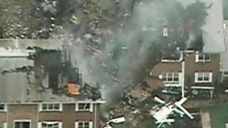 Un caza F-18 se estrella en un barrio residencial en Virginia