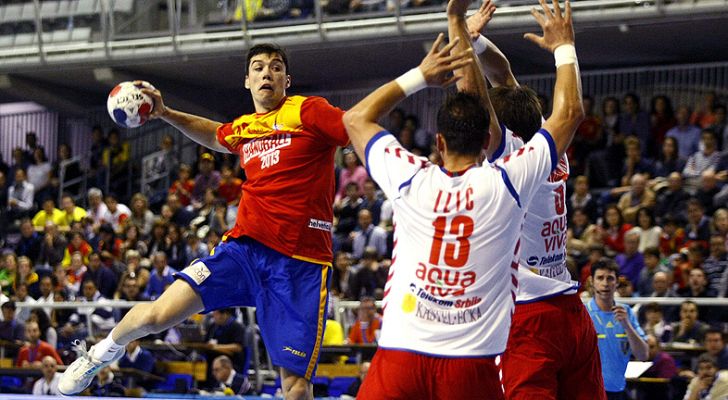 Telediario 1 - España derrota a Serbia (30-27)