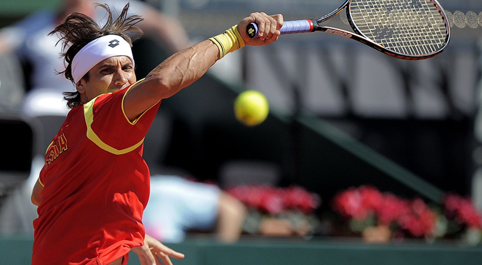 David Ferrer se ha impuesto a Jurgen Melzer con un claro 7-5, 6-3 y 6-3, dándole a España el pase a semifinales de la Davis.