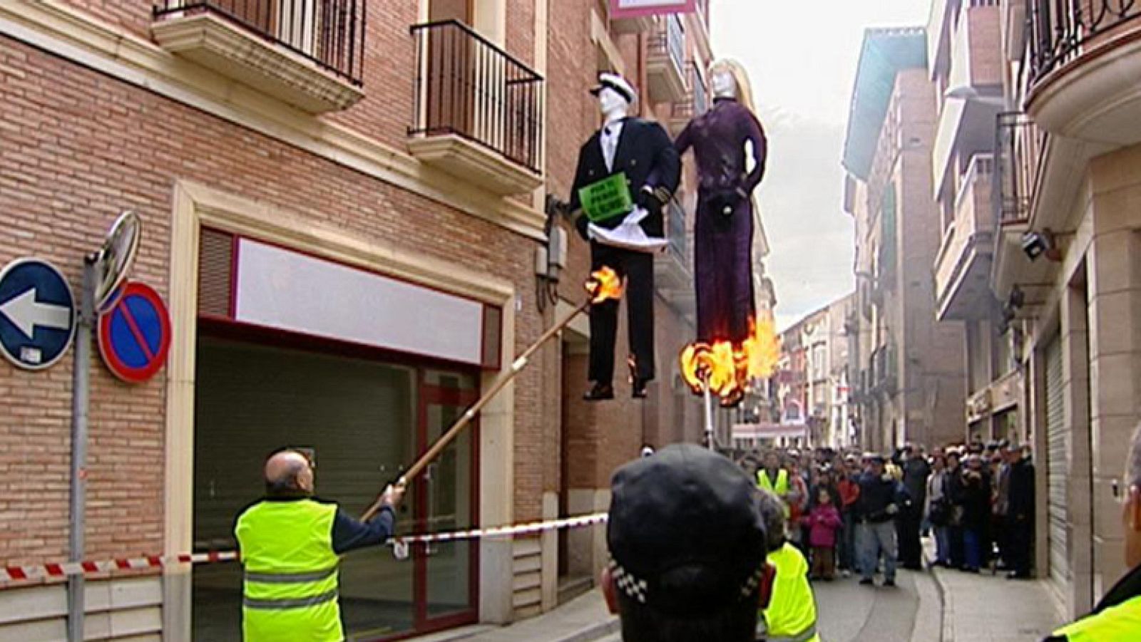 La Rioja despide la Semana Santa con el rito la quema de los "Judas"